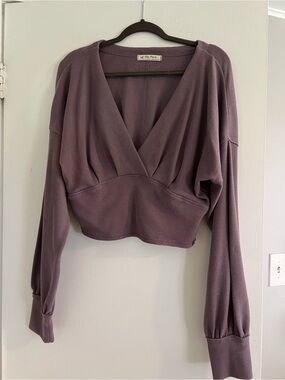 We The Free Dusty Mauve V-Neck Cropped Sweatshirt